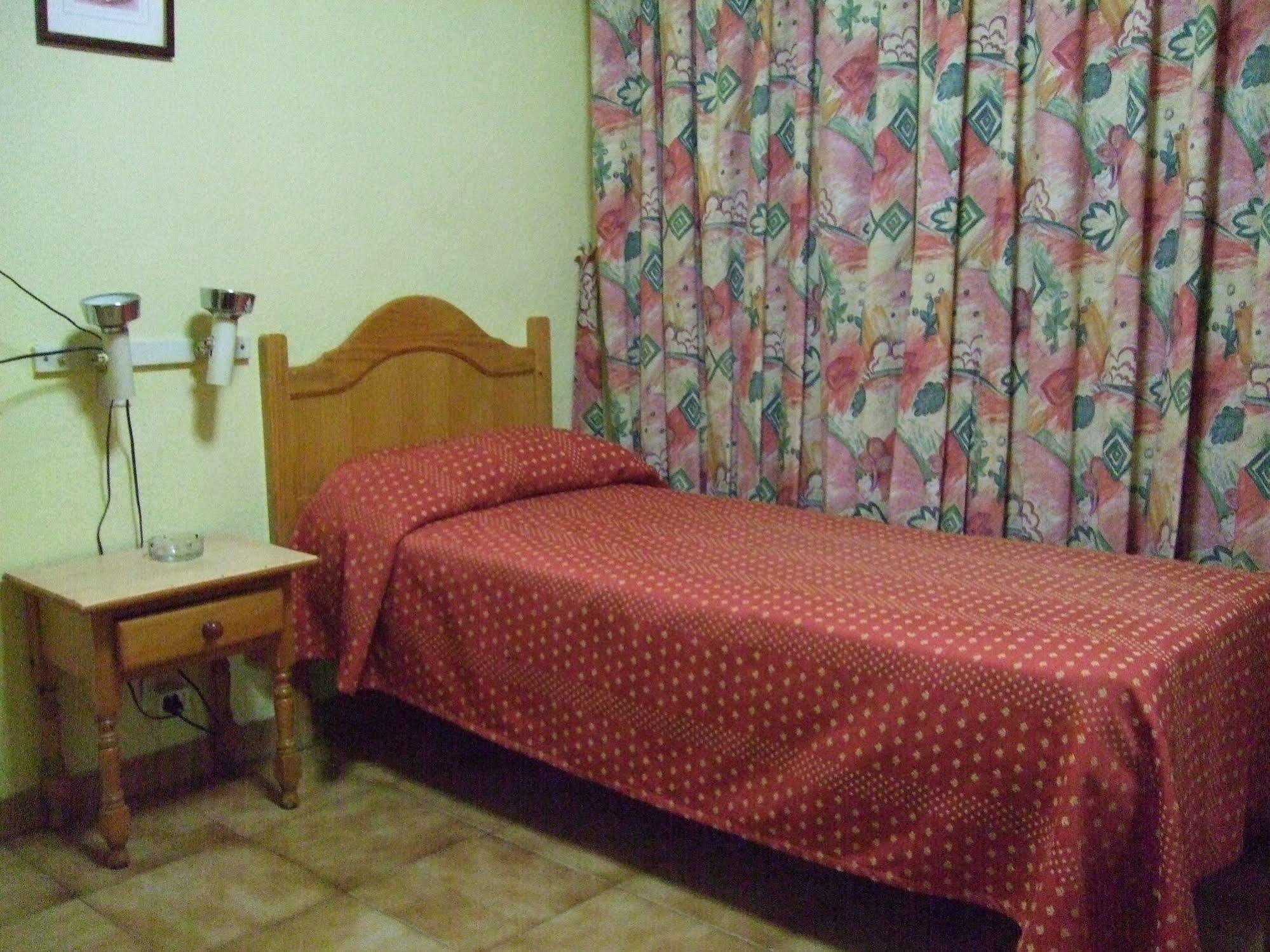 Hostal Jacinto Alcalá de Henares Eksteriør billede